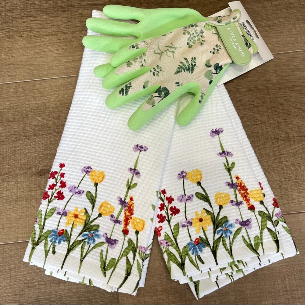 Bundle of Laura Ashley Gardening Gloves &‎ A Set of 2 Kitchen Aid Tea Towels NEW - Picture 8 of 9
